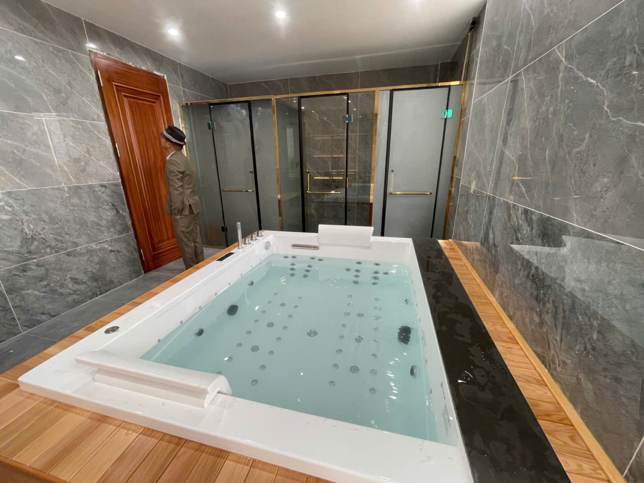 Máy xông khô SAWO Phần Lan lắp đặt âm góc phòng xông hơi Hải Dương