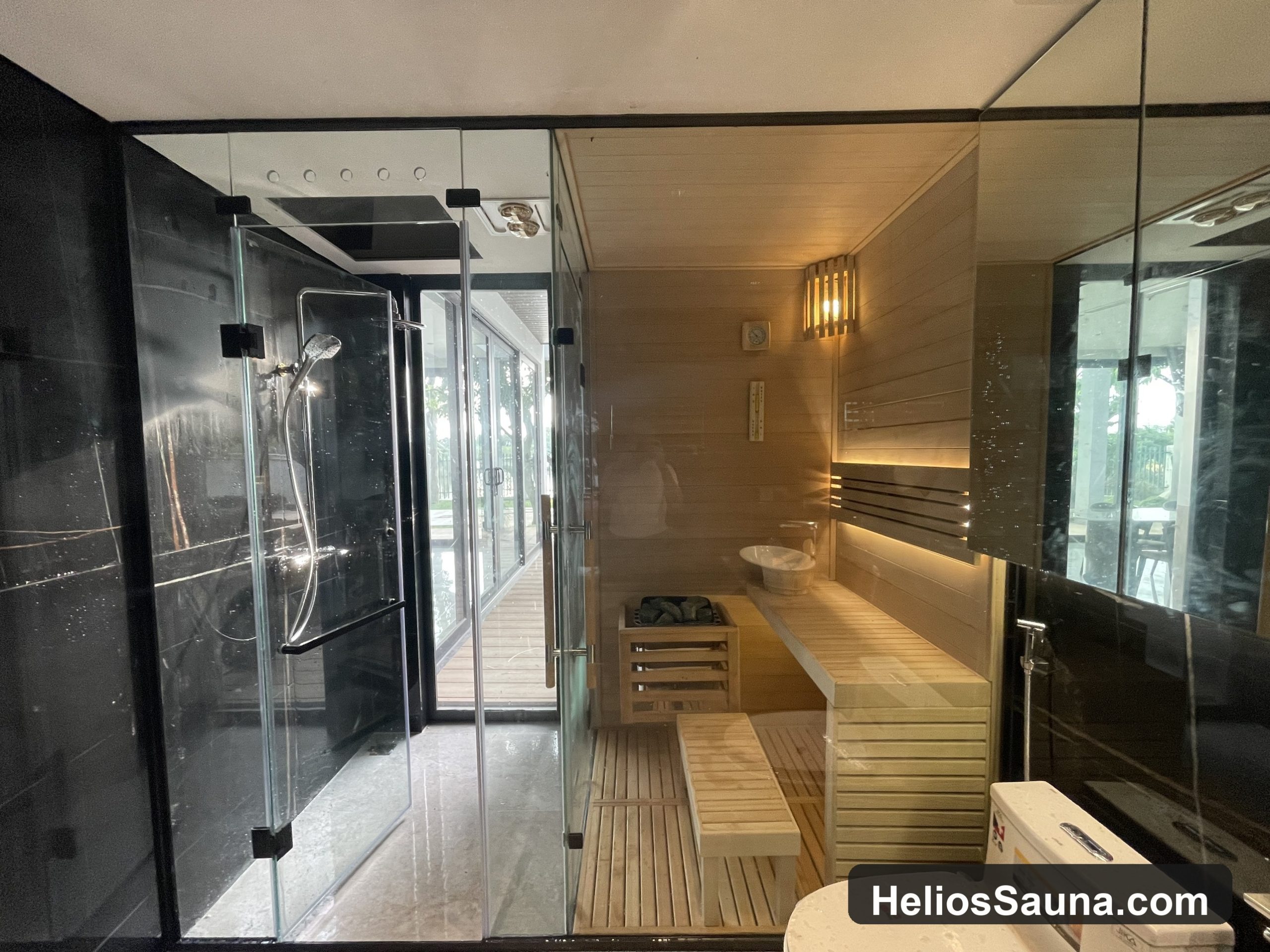Tổ hợp phòng xông hơi khô Sauna kết hợp cabin tắm kính ướt cao cấp tại Fraser Residence - Helios Sauna