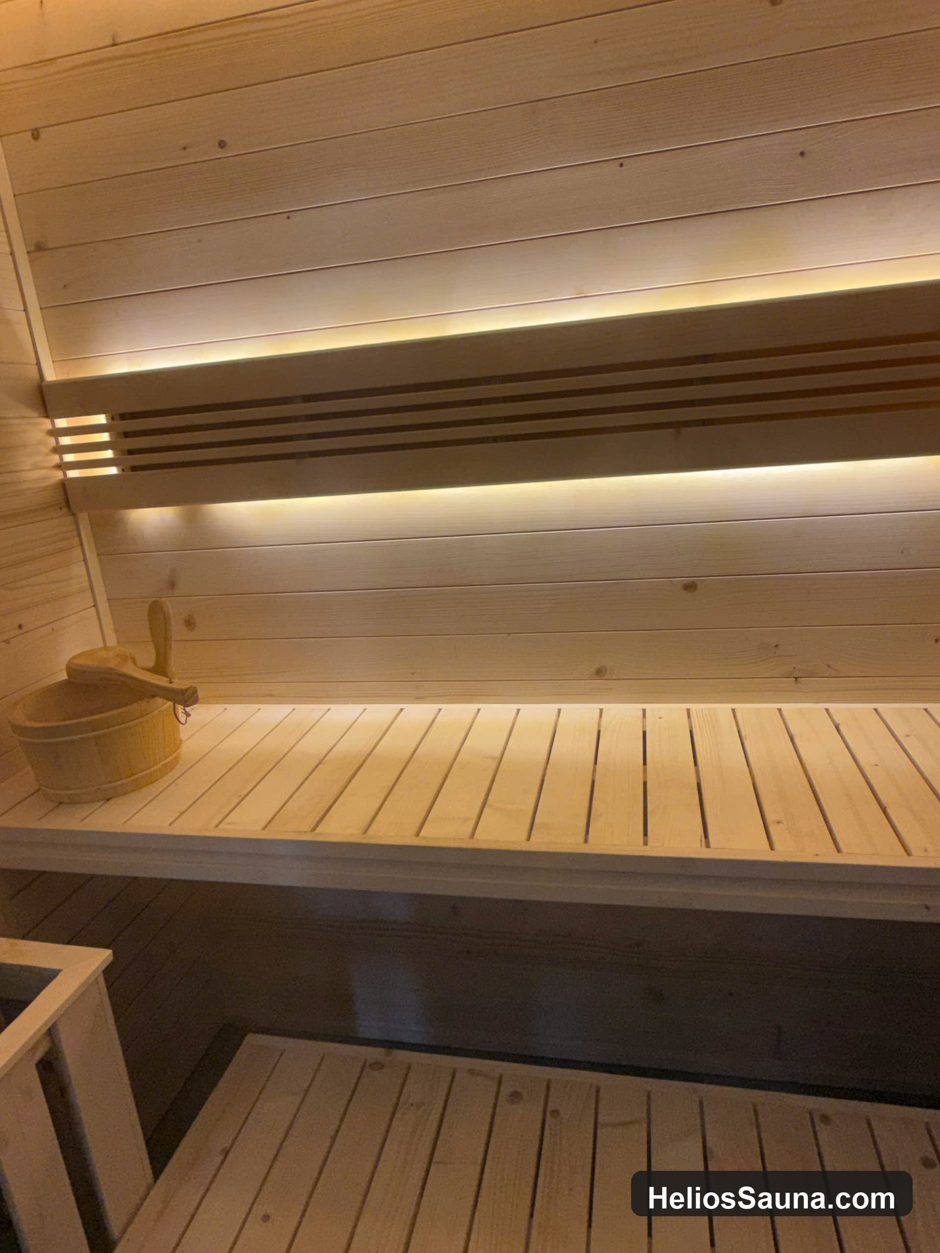 Nội thất vách gỗ và kết cấu khung phòng xông hơi tiêu chuẩn 5 sao tại Fraser Residence - Helios Sauna